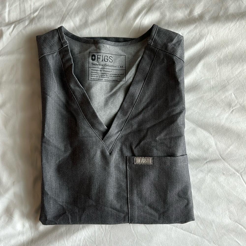 Gray Figs XS scrub top